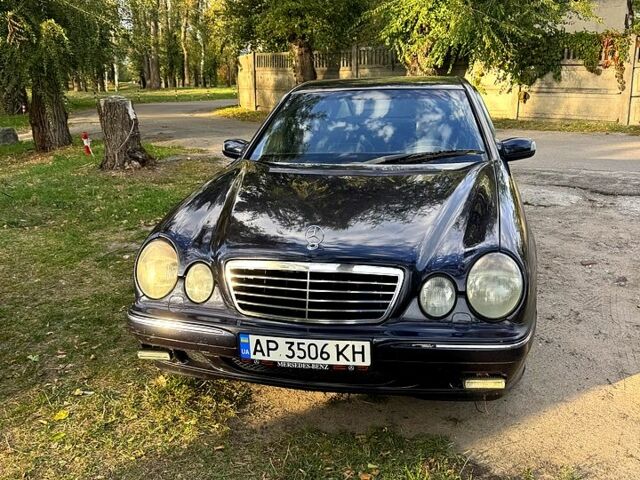 Синий Мерседес Е-Класс, объемом двигателя 2.4 л и пробегом 313 тыс. км за 3900 $, фото 1 на Automoto.ua