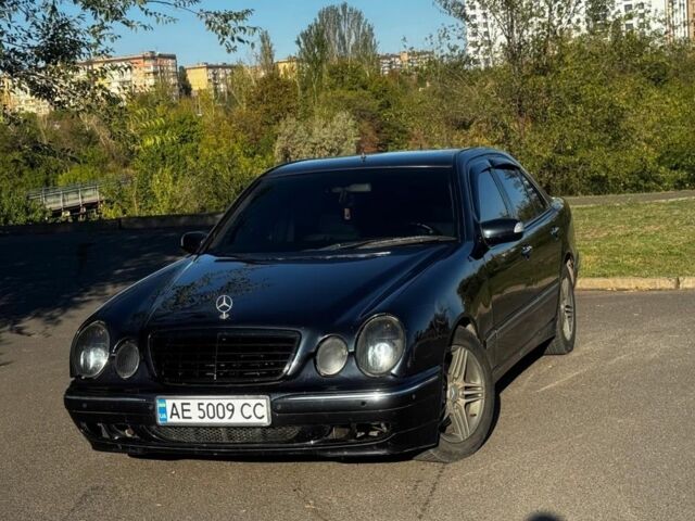 Синий Мерседес Е-Класс, объемом двигателя 3.2 л и пробегом 450 тыс. км за 3500 $, фото 1 на Automoto.ua