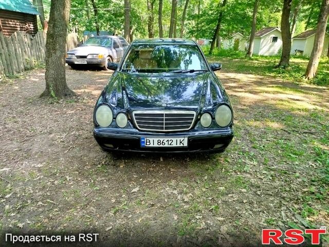 Синій Мерседес Е-Клас, об'ємом двигуна 2 л та пробігом 300 тис. км за 3700 $, фото 1 на Automoto.ua