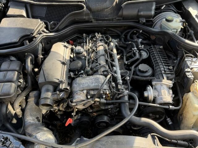 Синий Мерседес Е-Класс, объемом двигателя 2.2 л и пробегом 350 тыс. км за 999 $, фото 1 на Automoto.ua