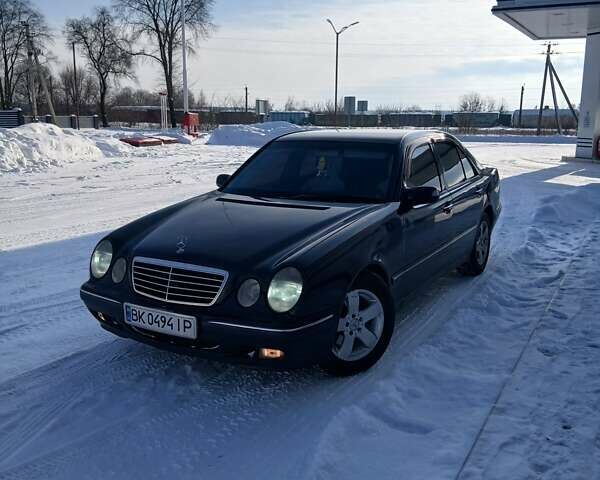Синий Мерседес Е-Класс, объемом двигателя 2.7 л и пробегом 430 тыс. км за 4850 $, фото 1 на Automoto.ua