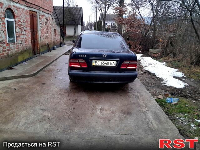 Синій Мерседес Е-Клас, об'ємом двигуна 2.4 л та пробігом 272 тис. км за 3200 $, фото 1 на Automoto.ua