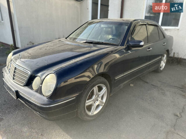 Синій Мерседес Е-Клас, об'ємом двигуна 4.27 л та пробігом 266 тис. км за 1500 $, фото 1 на Automoto.ua