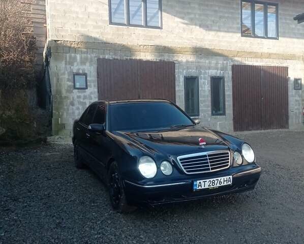 Синий Мерседес Е-Класс, объемом двигателя 2.4 л и пробегом 320 тыс. км за 2600 $, фото 1 на Automoto.ua