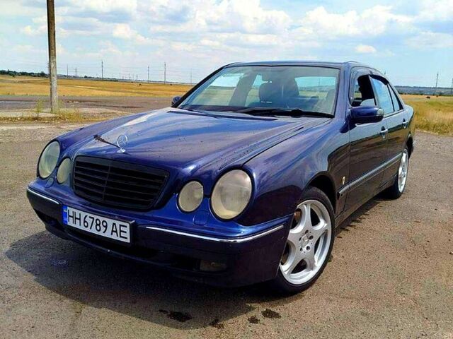 Синий Мерседес Е-Класс, объемом двигателя 4.3 л и пробегом 0 тыс. км за 4400 $, фото 1 на Automoto.ua