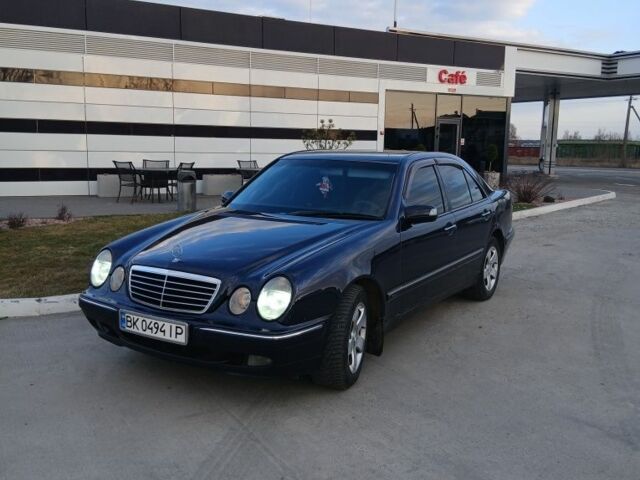 Синий Мерседес Е-Класс, объемом двигателя 2.7 л и пробегом 370 тыс. км за 3796 $, фото 1 на Automoto.ua