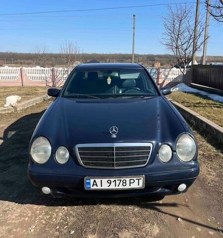 Синий Мерседес Е-Класс, объемом двигателя 2.2 л и пробегом 380 тыс. км за 3800 $, фото 1 на Automoto.ua