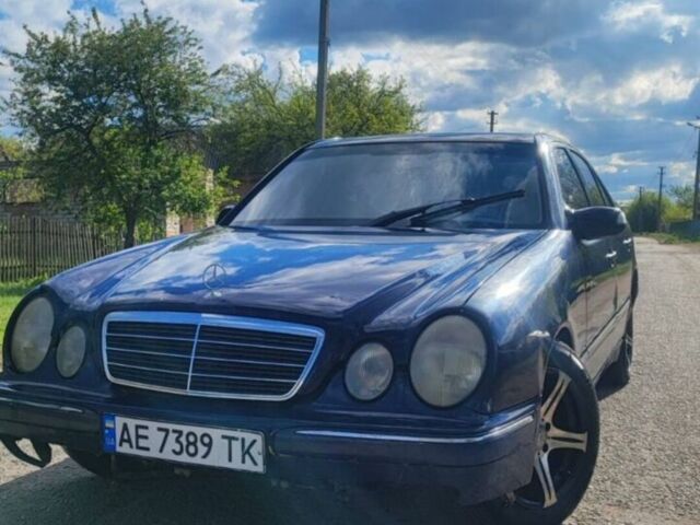 Синий Мерседес Е-Класс, объемом двигателя 2.8 л и пробегом 280 тыс. км за 2500 $, фото 1 на Automoto.ua