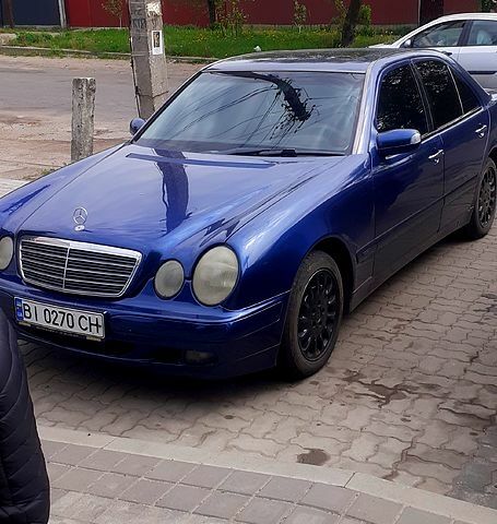 Синий Мерседес Е-Класс, объемом двигателя 2.4 л и пробегом 280 тыс. км за 4500 $, фото 1 на Automoto.ua