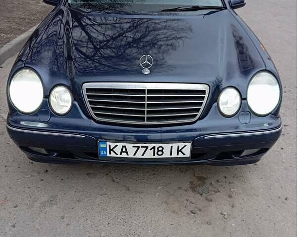 Синий Мерседес Е-Класс, объемом двигателя 3.2 л и пробегом 330 тыс. км за 5100 $, фото 1 на Automoto.ua