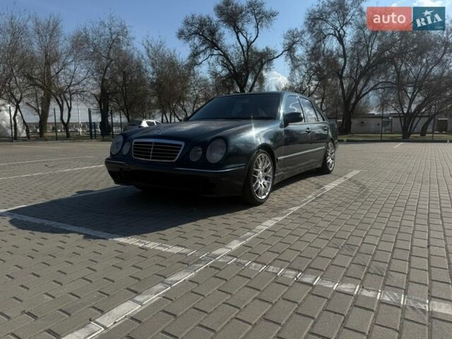 Синий Мерседес Е-Класс, объемом двигателя 3.2 л и пробегом 430 тыс. км за 4300 $, фото 1 на Automoto.ua