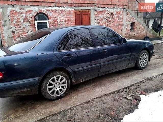 Синий Мерседес Е-Класс, объемом двигателя 2.4 л и пробегом 272 тыс. км за 3200 $, фото 1 на Automoto.ua