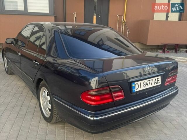 Синий Мерседес Е-Класс, объемом двигателя 2 л и пробегом 390 тыс. км за 4400 $, фото 1 на Automoto.ua