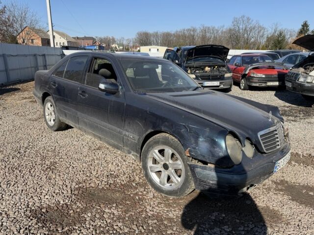 Синій Мерседес Е-Клас, об'ємом двигуна 2.1 л та пробігом 280 тис. км за 1500 $, фото 1 на Automoto.ua