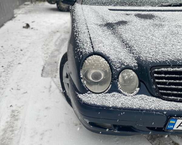 Синий Мерседес Е-Класс, объемом двигателя 2 л и пробегом 408 тыс. км за 3000 $, фото 1 на Automoto.ua