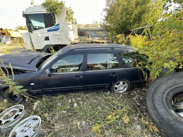 Синій Мерседес Е-Клас, об'ємом двигуна 2.2 л та пробігом 777 тис. км за 700 $, фото 1 на Automoto.ua