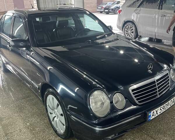 Синий Мерседес Е-Класс, объемом двигателя 2.8 л и пробегом 305 тыс. км за 6500 $, фото 1 на Automoto.ua