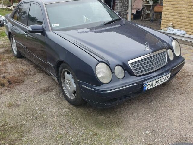 Синий Мерседес Е-Класс, объемом двигателя 2.7 л и пробегом 500 тыс. км за 1600 $, фото 1 на Automoto.ua