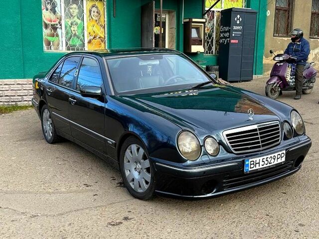 Синий Мерседес Е-Класс, объемом двигателя 2.8 л и пробегом 300 тыс. км за 2800 $, фото 1 на Automoto.ua