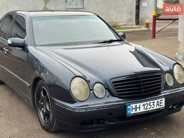 Синий Мерседес Е-Класс, объемом двигателя 2.15 л и пробегом 400 тыс. км за 3700 $, фото 1 на Automoto.ua