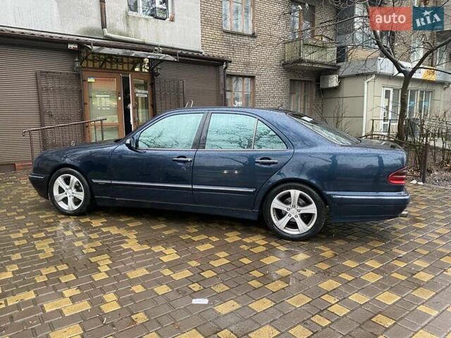 Синий Мерседес Е-Класс, объемом двигателя 2.1 л и пробегом 380 тыс. км за 5555 $, фото 1 на Automoto.ua