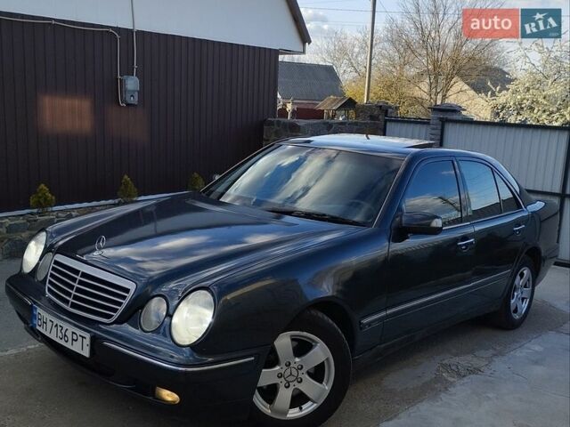 Синий Мерседес Е-Класс, объемом двигателя 2.8 л и пробегом 290 тыс. км за 2600 $, фото 1 на Automoto.ua
