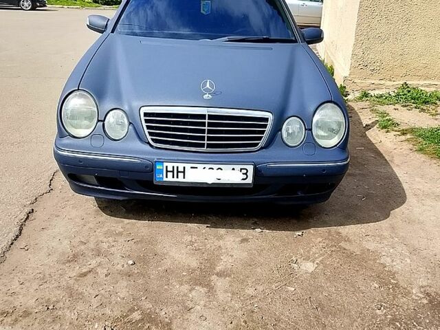 Синий Мерседес Е-Класс, объемом двигателя 32 л и пробегом 0 тыс. км за 5500 $, фото 1 на Automoto.ua
