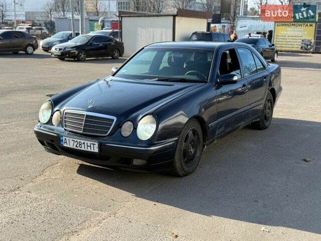 Синий Мерседес Е-Класс, объемом двигателя 2.15 л и пробегом 300 тыс. км за 2600 $, фото 1 на Automoto.ua