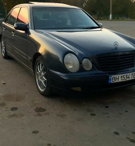 Синий Мерседес Е-Класс, объемом двигателя 2 л и пробегом 0 тыс. км за 3200 $, фото 1 на Automoto.ua