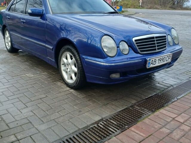 Синий Мерседес Е-Класс, объемом двигателя 2 л и пробегом 300 тыс. км за 3800 $, фото 1 на Automoto.ua