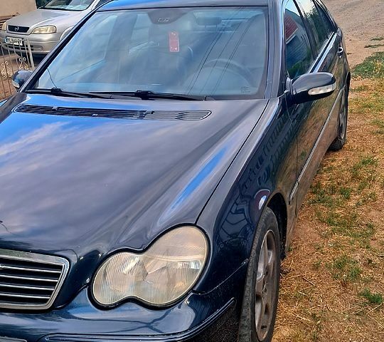 Синій Мерседес Е-Клас, об'ємом двигуна 2.7 л та пробігом 300 тис. км за 4700 $, фото 1 на Automoto.ua
