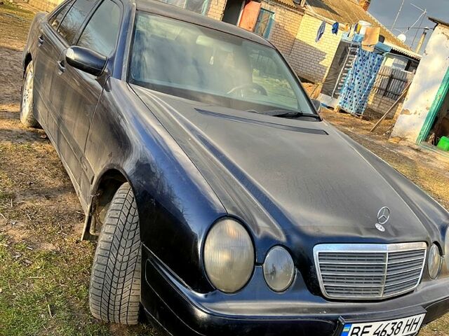 Синий Мерседес Е-Класс, объемом двигателя 2.1 л и пробегом 0 тыс. км за 2700 $, фото 1 на Automoto.ua