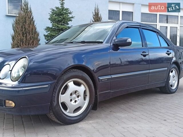 Синий Мерседес Е-Класс, объемом двигателя 2.6 л и пробегом 399 тыс. км за 4900 $, фото 1 на Automoto.ua