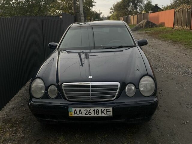 Синій Мерседес Е-Клас, об'ємом двигуна 2 л та пробігом 400 тис. км за 2850 $, фото 1 на Automoto.ua
