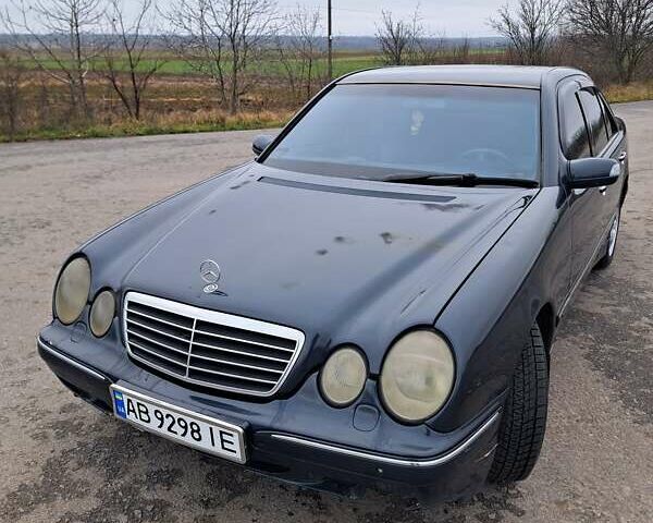 Синий Мерседес Е-Класс, объемом двигателя 2.2 л и пробегом 400 тыс. км за 2850 $, фото 1 на Automoto.ua