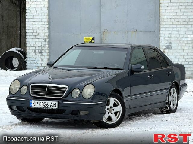 Синий Мерседес Е-Класс, объемом двигателя 2.6 л и пробегом 500 тыс. км за 2800 $, фото 1 на Automoto.ua