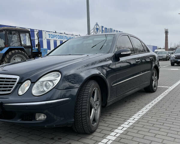 Синий Мерседес Е-Класс, объемом двигателя 2.7 л и пробегом 250 тыс. км за 6000 $, фото 1 на Automoto.ua