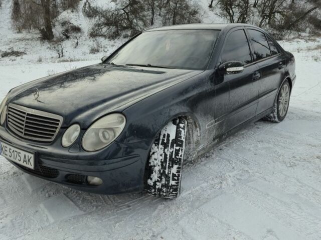 Синий Мерседес Е-Класс, объемом двигателя 2.6 л и пробегом 350 тыс. км за 5000 $, фото 1 на Automoto.ua