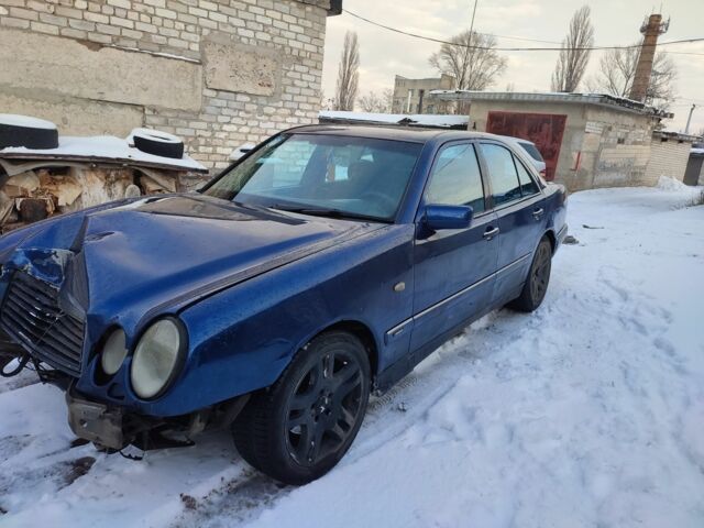 Синій Мерседес Е-Клас, об'ємом двигуна 0 л та пробігом 777 тис. км за 799 $, фото 1 на Automoto.ua