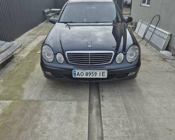 Синій Мерседес Е-Клас, об'ємом двигуна 2.15 л та пробігом 270 тис. км за 6500 $, фото 1 на Automoto.ua