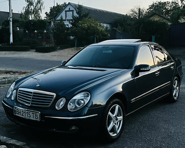 Синий Мерседес Е-Класс, объемом двигателя 2.2 л и пробегом 383 тыс. км за 6500 $, фото 1 на Automoto.ua