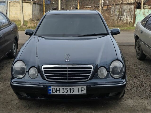 Синий Мерседес Е-Класс, объемом двигателя 3.2 л и пробегом 380 тыс. км за 8000 $, фото 1 на Automoto.ua