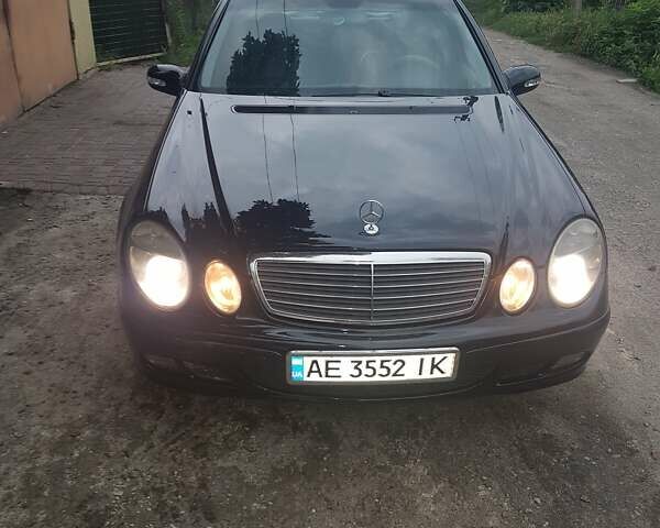 Синий Мерседес Е-Класс, объемом двигателя 2.2 л и пробегом 273 тыс. км за 7200 $, фото 1 на Automoto.ua