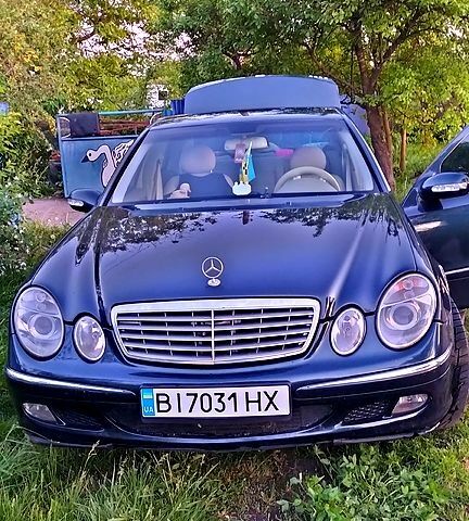 Синий Мерседес Е-Класс, объемом двигателя 1.8 л и пробегом 284 тыс. км за 5300 $, фото 1 на Automoto.ua