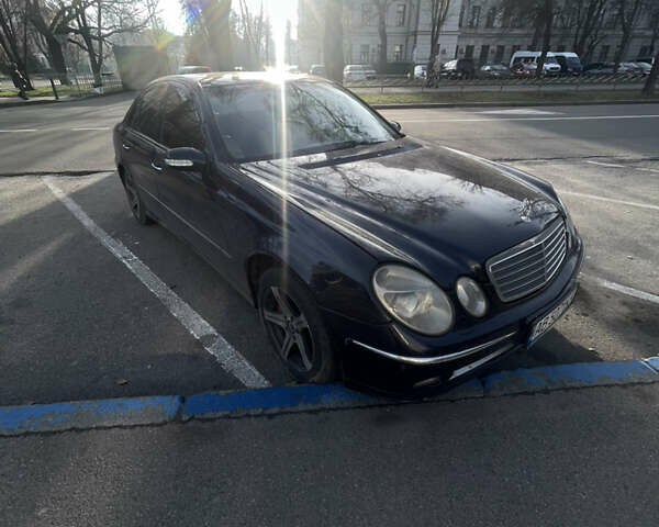 Синій Мерседес Е-Клас, об'ємом двигуна 3.2 л та пробігом 470 тис. км за 6500 $, фото 1 на Automoto.ua