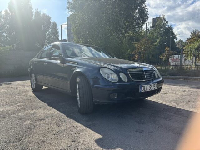 Синий Мерседес Е-Класс, объемом двигателя 2.2 л и пробегом 480 тыс. км за 4000 $, фото 1 на Automoto.ua
