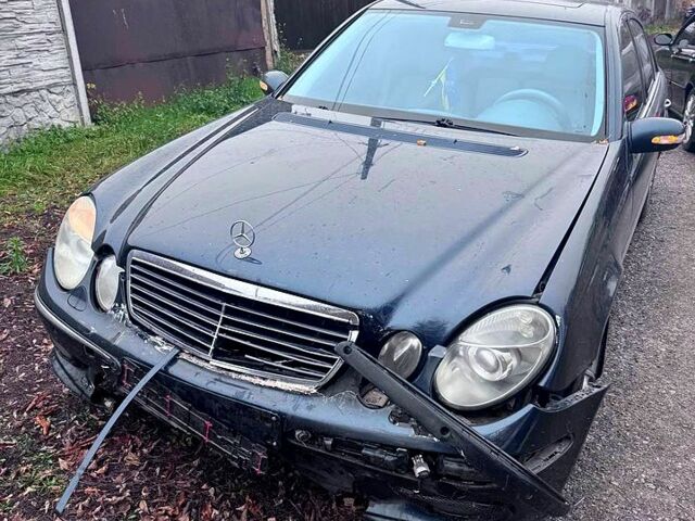 Синий Мерседес Е-Класс, объемом двигателя 3.2 л и пробегом 280 тыс. км за 3650 $, фото 1 на Automoto.ua