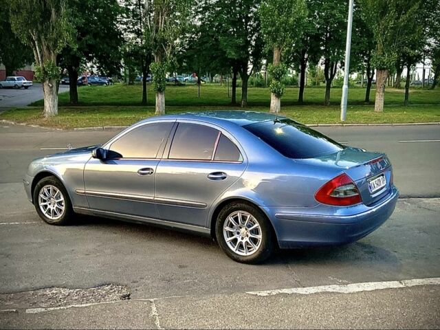 Мерседес Е-Клас 2003 у Миколаєві на Automoto.ua Синій Мерседес Е-Клас, об'ємом двигуна 2.1 л та пробігом 300 тис. км за 8000 $, фото 1 на Automoto.ua