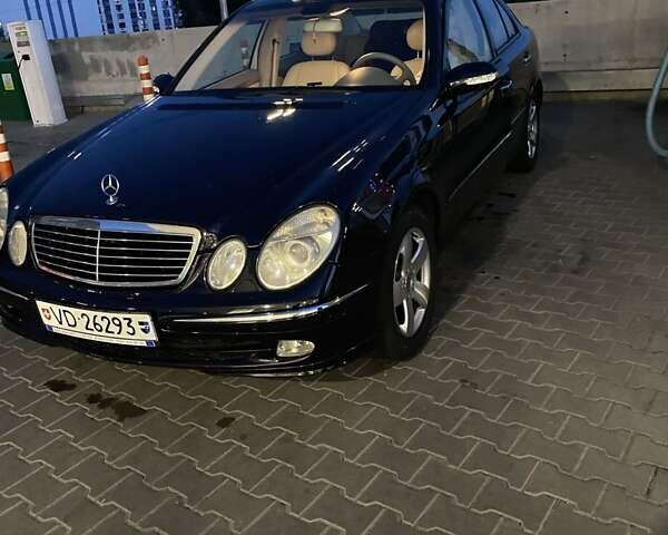 Синий Мерседес Е-Класс, объемом двигателя 3.2 л и пробегом 236 тыс. км за 4200 $, фото 1 на Automoto.ua