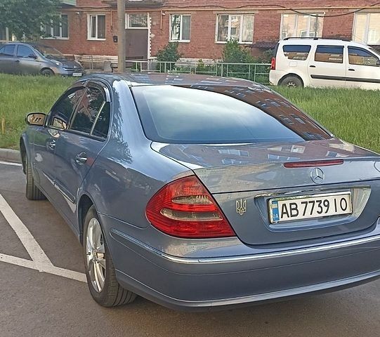 Синий Мерседес Е-Класс, объемом двигателя 2.2 л и пробегом 514 тыс. км за 7100 $, фото 1 на Automoto.ua